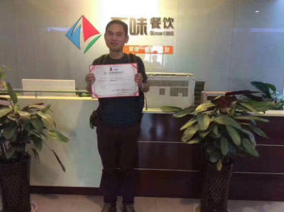 加盟商深圳龙华区周总.jpg